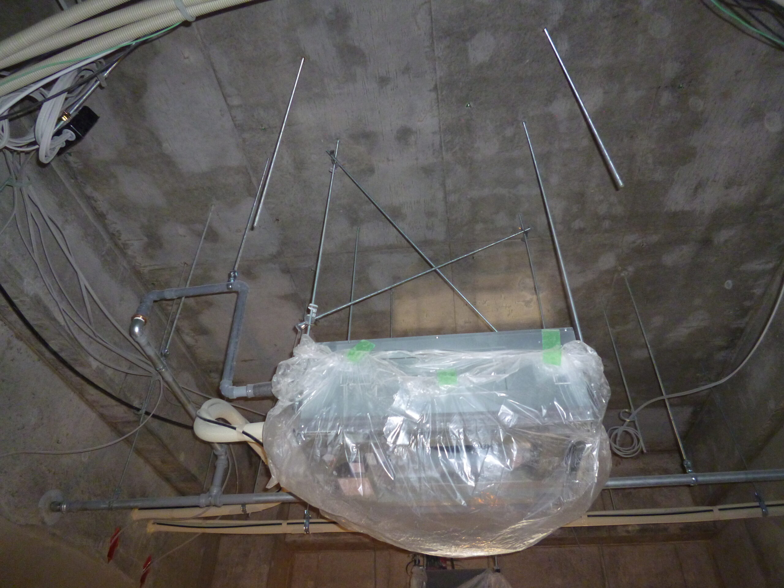 天井内空調機取付 Scaled